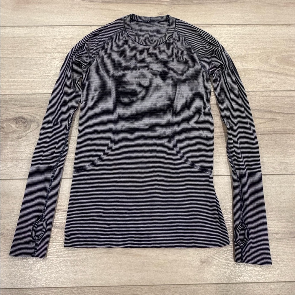 Lululemon Athletica Swiftly Navy Stripe Womenโs Long Sleeve Shirt Size 6